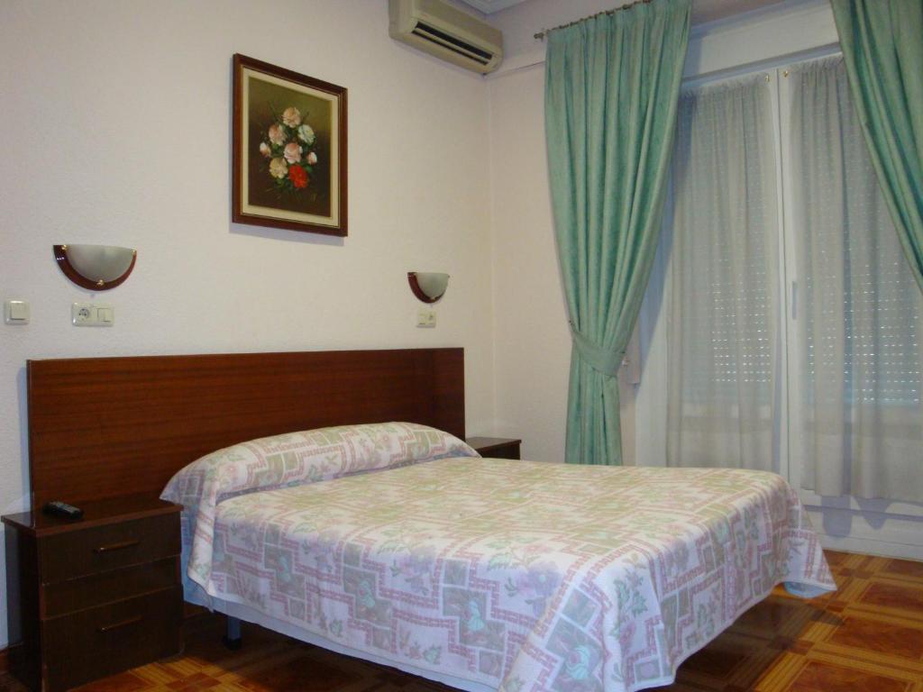 Hostal Zamora Madrid Room photo