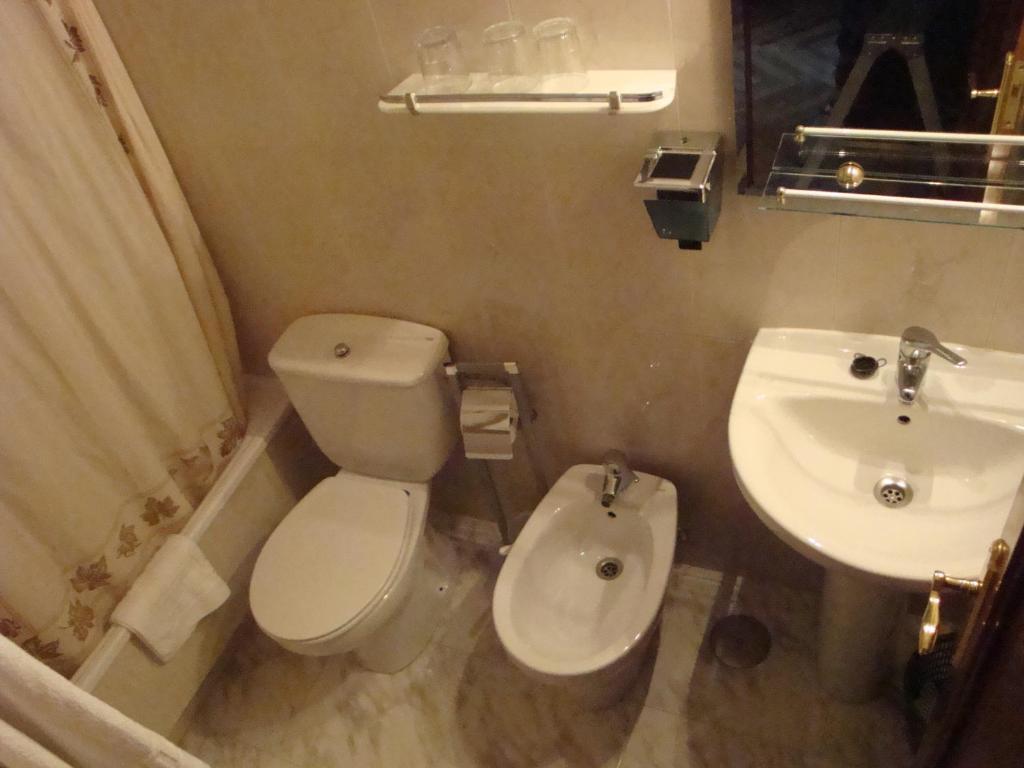 Hostal Zamora Madrid Room photo