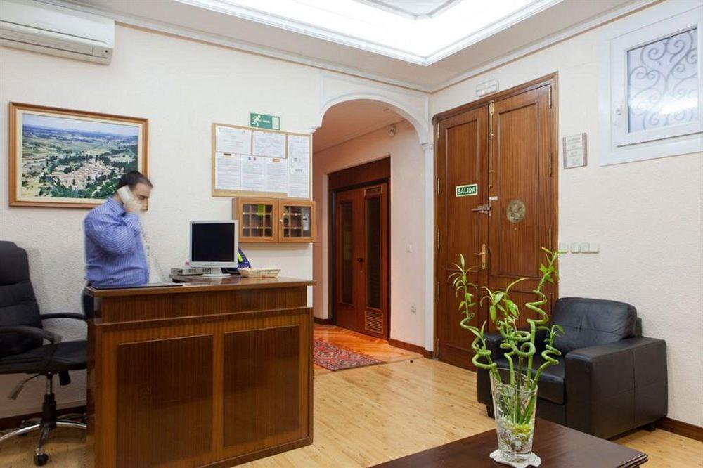 Hostal Zamora Madrid Exterior photo